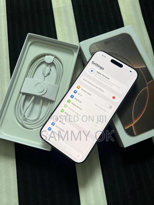 Apple iPhone 16 Pro Max 256 GB Gold photo 3