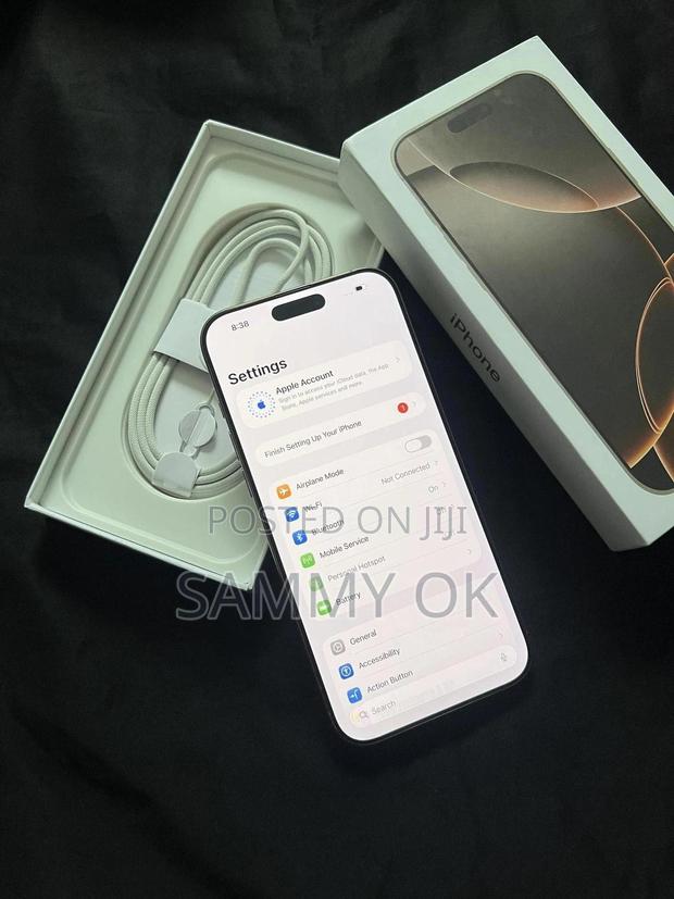 Apple iPhone 16 Pro Max 256 GB Gold photo 3