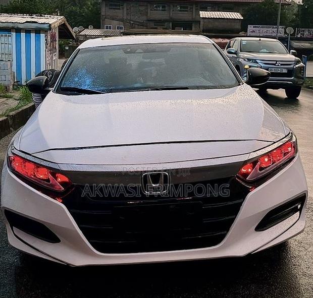 Honda Accord Sport (2.0L 4cyl Turbo 10A) 2019 White