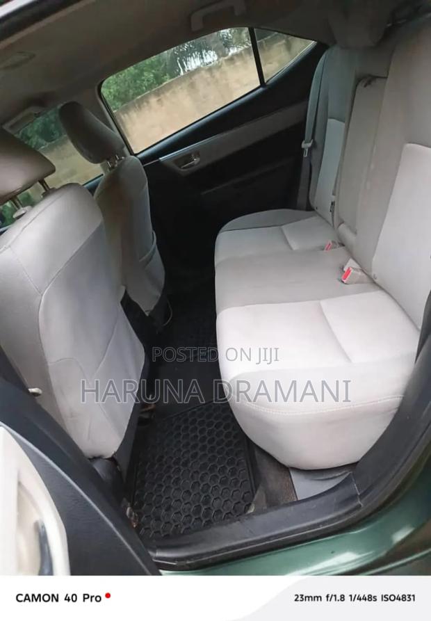 Toyota Corolla LE 4dr Sedan (1.8L 4cyl CVT) 2016