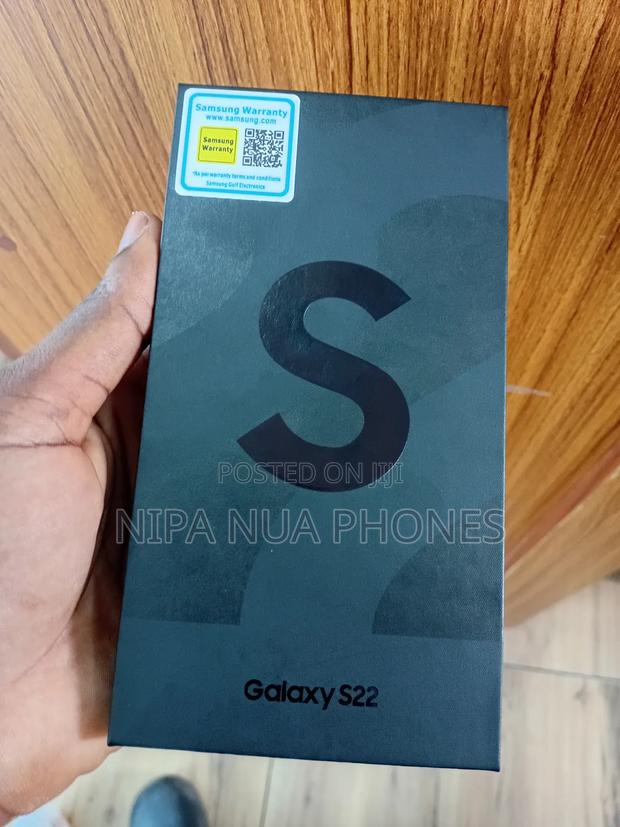 New Samsung Galaxy S22 5G 128 GB Gold photo 2