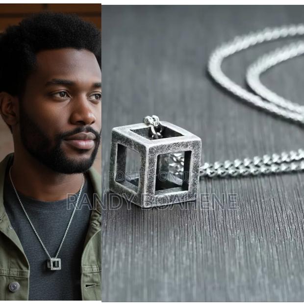 Retro Hollow Cube Pendant Necklace · Photo 4