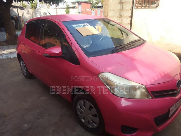 Toyota Vitz 1.3 FWD 5dr 2011 Pink photo 2