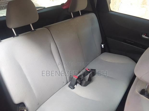 Toyota Vitz 1.3 FWD 5dr 2011 Pink photo 3