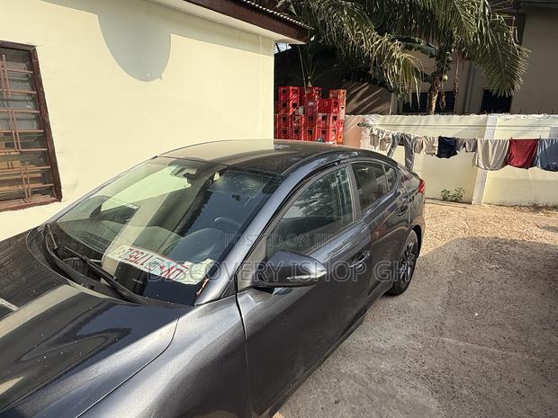 Hyundai Elantra SE 2018 Gray photo 4