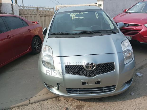 Toyota Yaris 2010 Gray