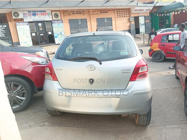 Toyota Yaris 2010 Gray