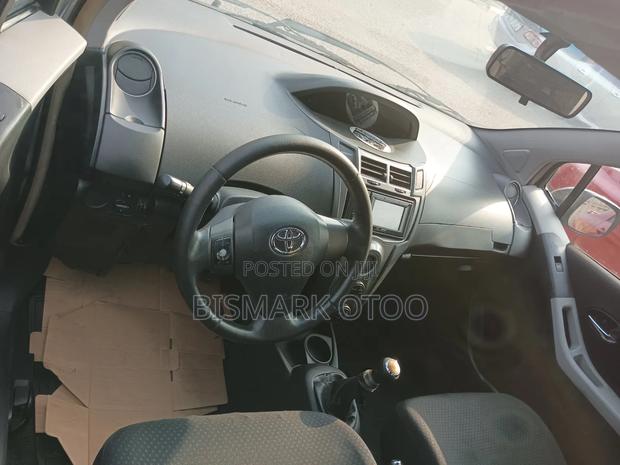 Toyota Yaris 2010 Gray