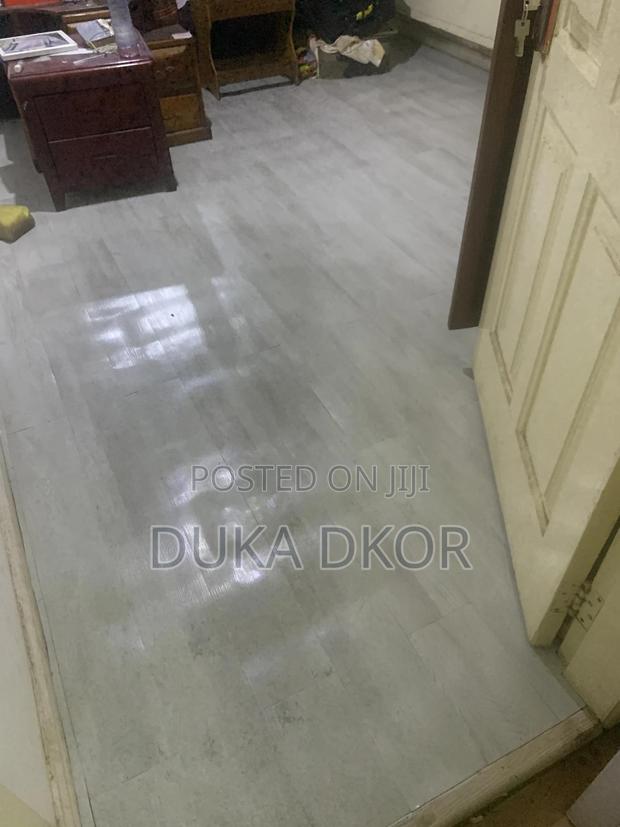 Vinyl Self Adhesive Floor Tiles