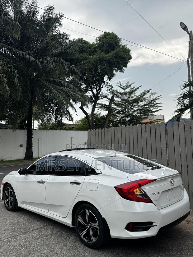 Honda Civic Touring 4dr Sedan (1.5L 4cyl) 2017 White