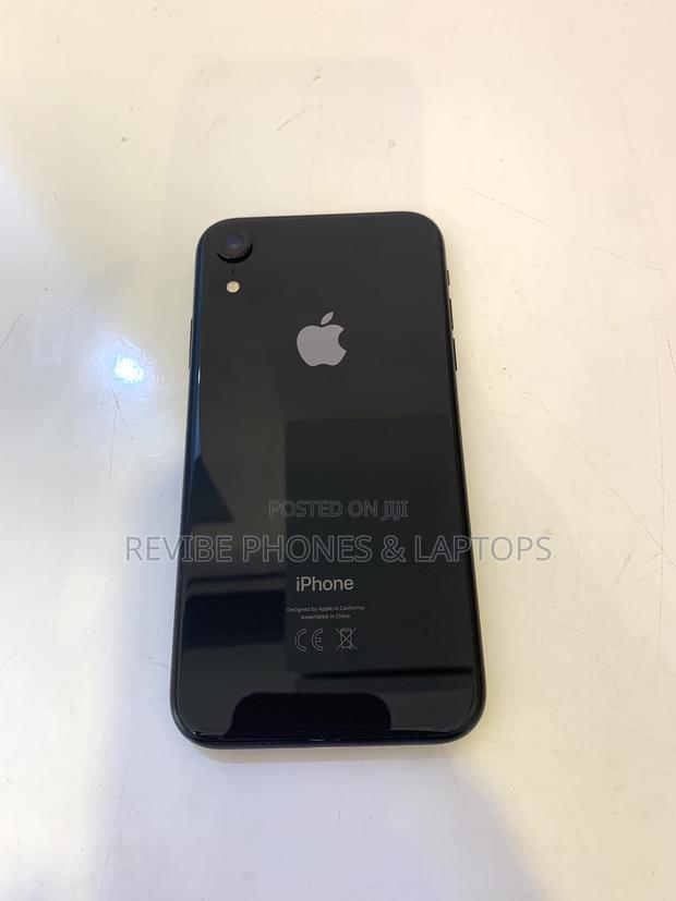 Apple iPhone XR 64 GB Black photo 2