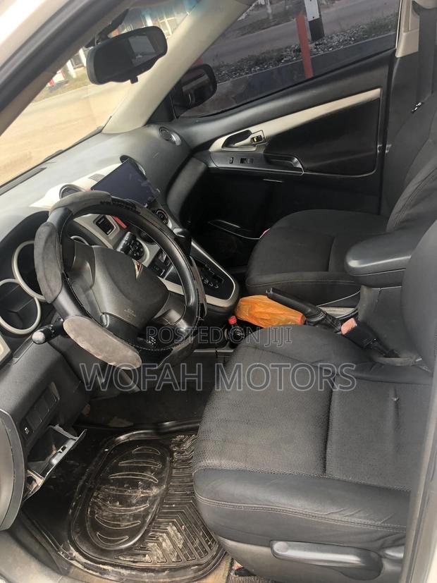 Pontiac Vibe 2010 White