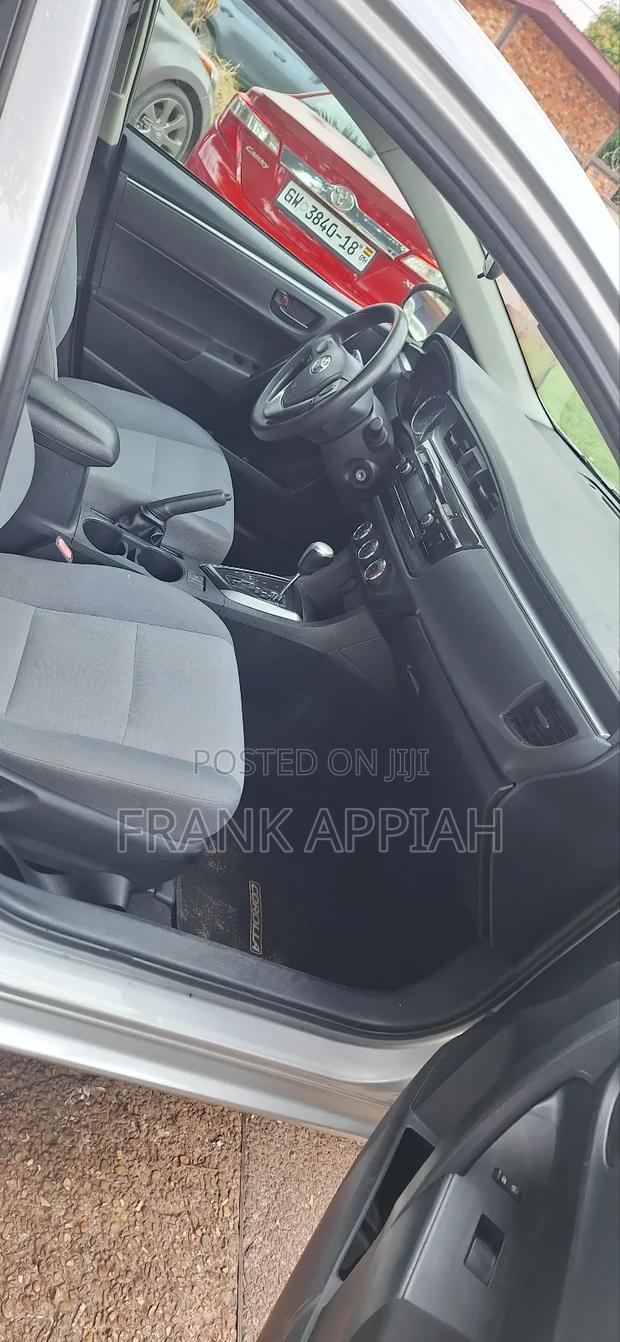 Toyota Corolla L 4dr Sedan (1.8L 4cyl 6M) 2015 Silver