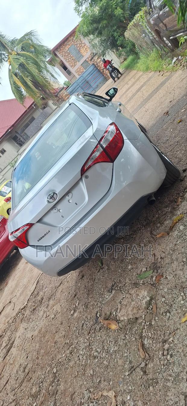Toyota Corolla L 4dr Sedan (1.8L 4cyl 6M) 2015 Silver