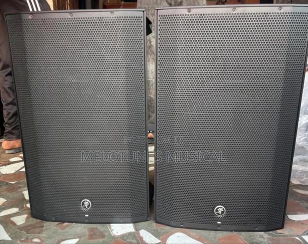 Mackie Thump15a 15" Powered Loudspeakers. · Photo 3