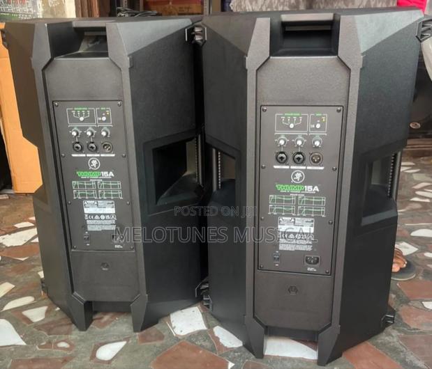 Mackie Thump15a 15" Powered Loudspeakers. · Photo 4