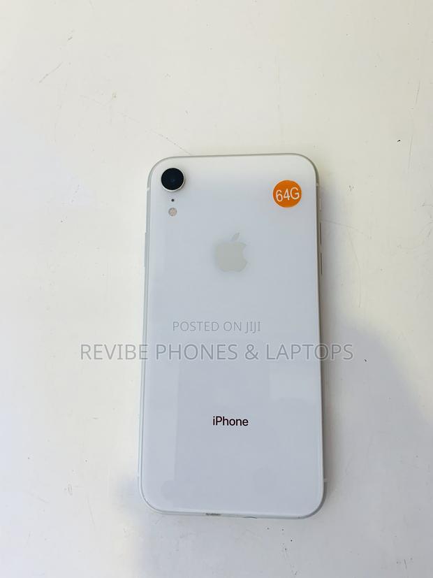 Apple iPhone XR 64 GB White photo 2