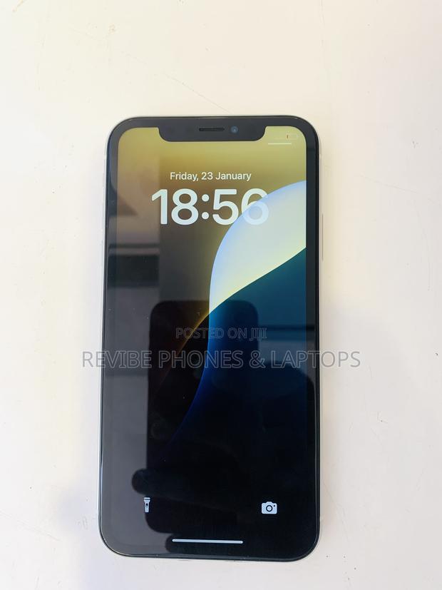Apple iPhone XR 64 GB White photo 3