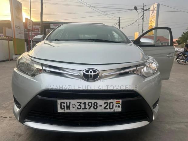 Toyota Yaris 2015 Silver