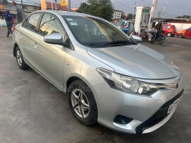 Toyota Yaris 2015 Silver