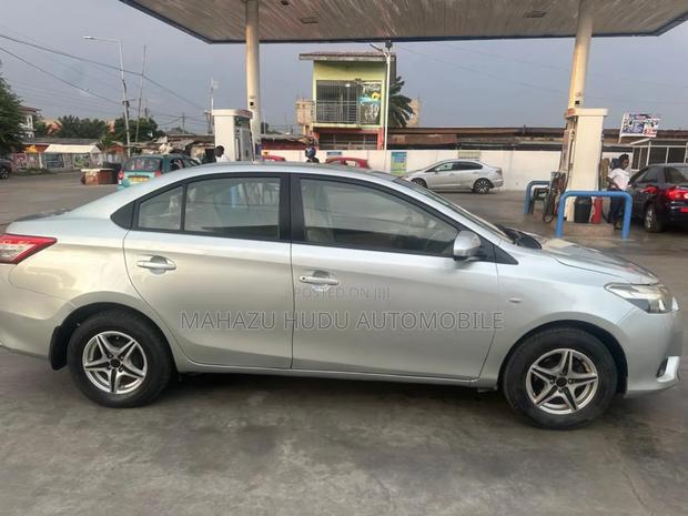 Toyota Yaris 2015 Silver