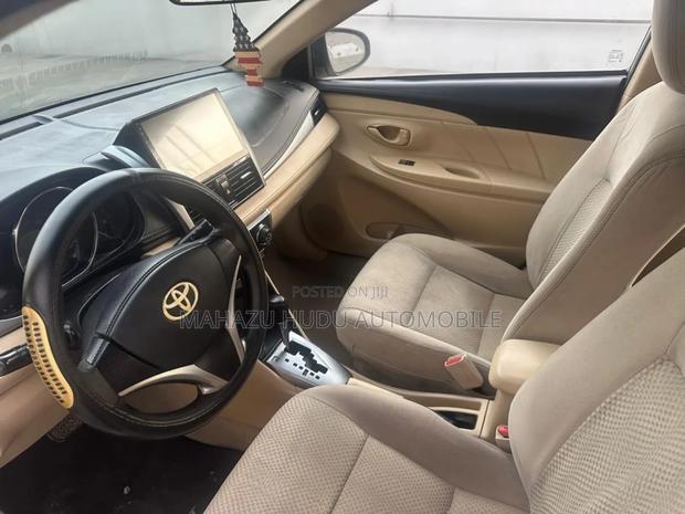 Toyota Yaris 2015 Silver