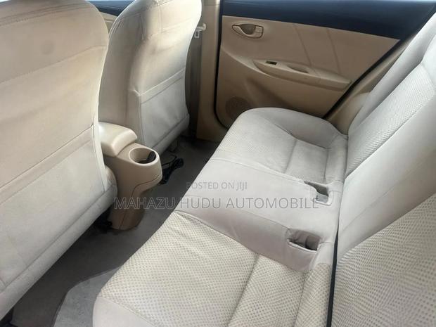 Toyota Yaris 2015 Silver