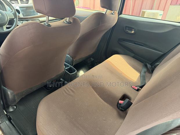 Toyota Vitz 1.3 AWD 5dr 2013 Brown photo 5