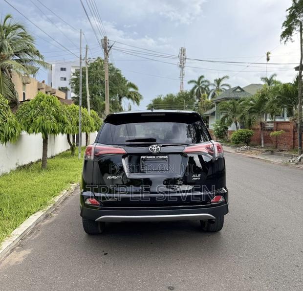 Toyota RAV4 XLE 4dr SUV AWD (2.5L 4cyl 6A) 2018 Black
