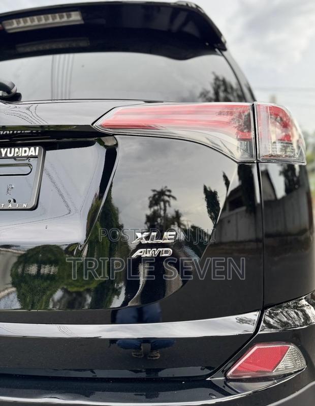 Toyota RAV4 XLE 4dr SUV AWD (2.5L 4cyl 6A) 2018 Black