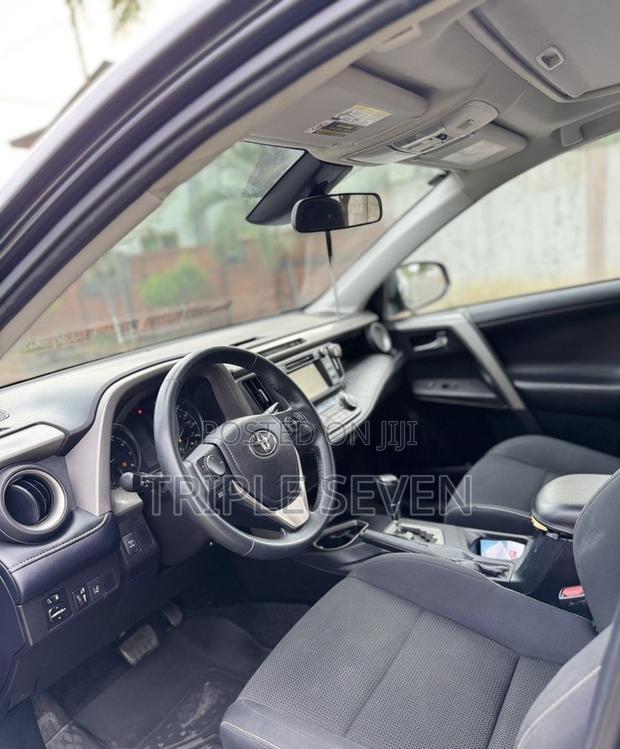 Toyota RAV4 XLE 4dr SUV AWD (2.5L 4cyl 6A) 2018 Black