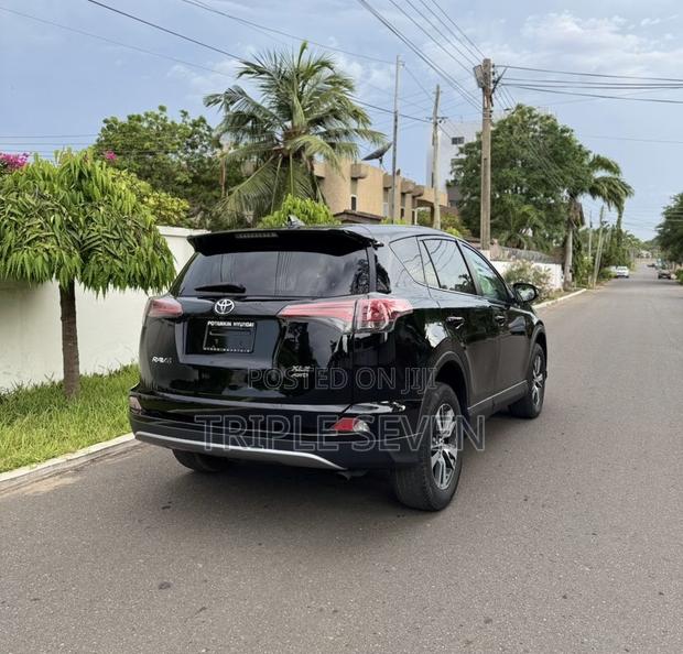 Toyota RAV4 XLE 4dr SUV AWD (2.5L 4cyl 6A) 2018 Black