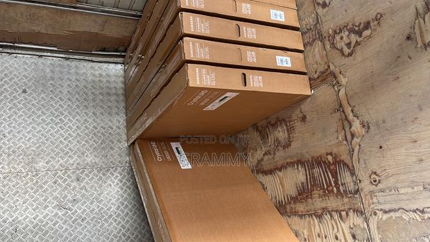 Brand New Original Samsung U8000f 55inches photo 2