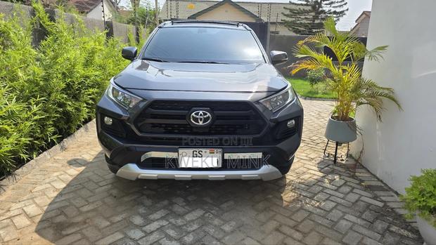 Toyota RAV4 2020 Gray photo 2