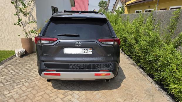 Toyota RAV4 2020 Gray photo 4