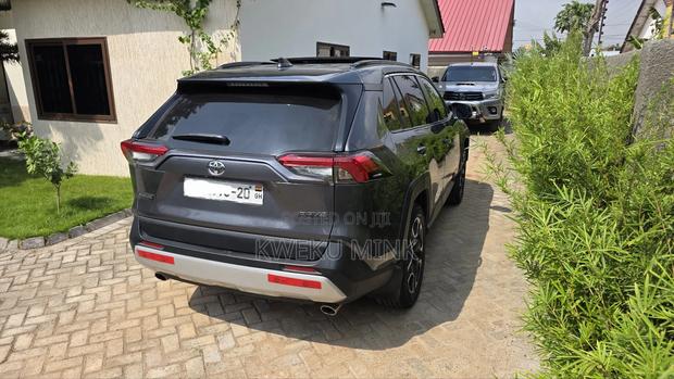 Toyota RAV4 2020 Gray photo 5