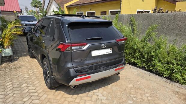 Toyota RAV4 2020 Gray photo 6