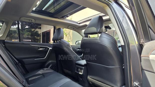 Toyota RAV4 2020 Gray photo 8