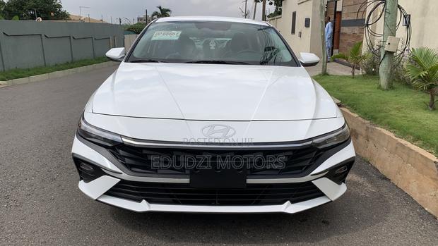 Hyundai Elantra SE IVT 2025 White