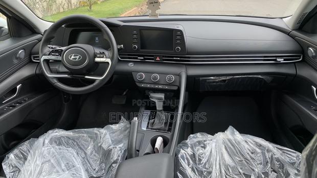 Hyundai Elantra SE IVT 2025 White