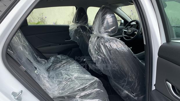 Hyundai Elantra SE IVT 2025 White