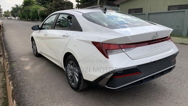 Hyundai Elantra SE IVT 2025 White