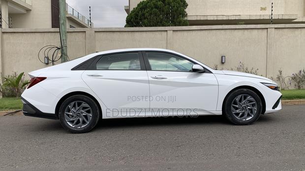 Hyundai Elantra SE IVT 2025 White