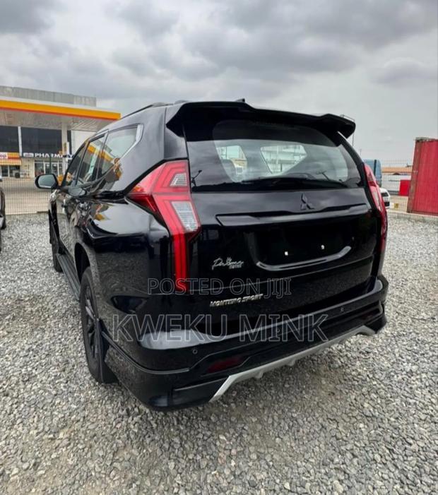 New Mitsubishi Pajero 2023 Black photo 3