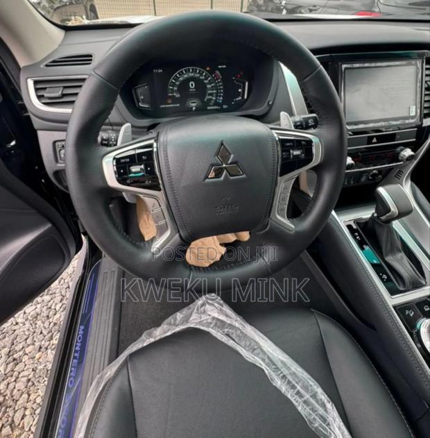 New Mitsubishi Pajero 2023 Black photo 5