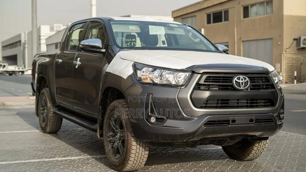 New Toyota Hilux 2024 Black