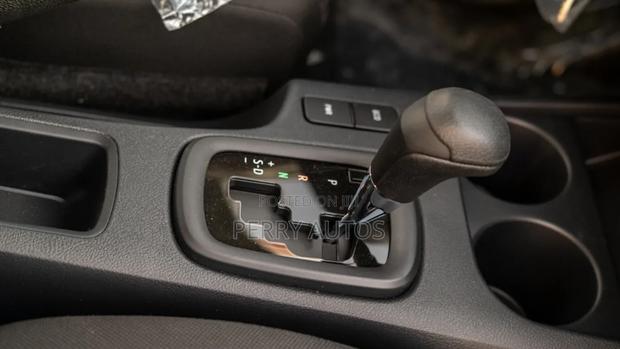 New Toyota Hilux 2024 Black photo 3