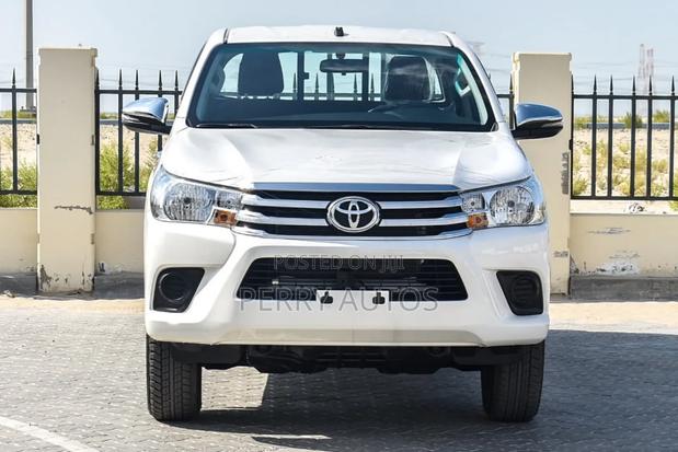 New Toyota Hilux 2025 White