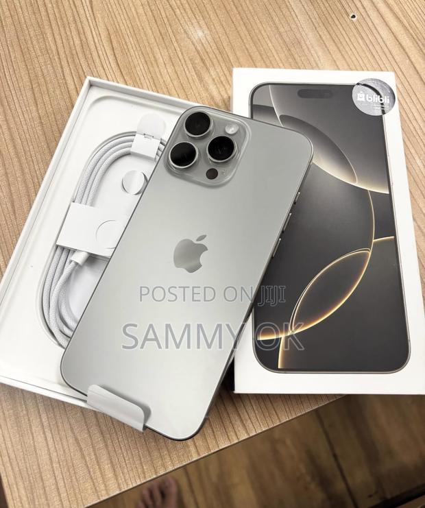 New Apple iPhone 16 Pro Max 256 GB Silver photo 2