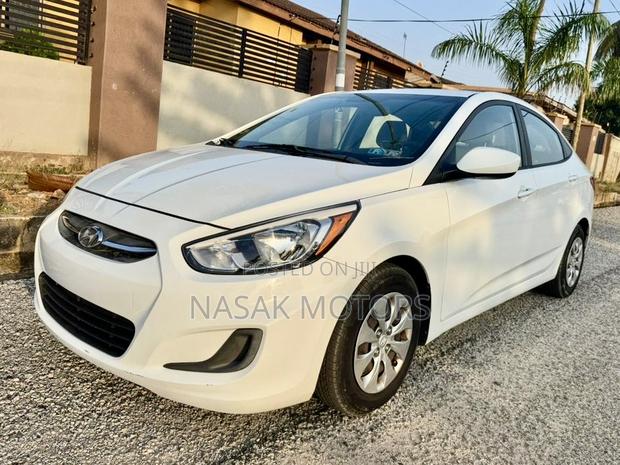 Hyundai Accent SE Sedan 2016 White photo 3
